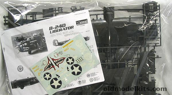 Monogram 1/48 B-24D Liberator  Bagged, 5604 plastic model kit